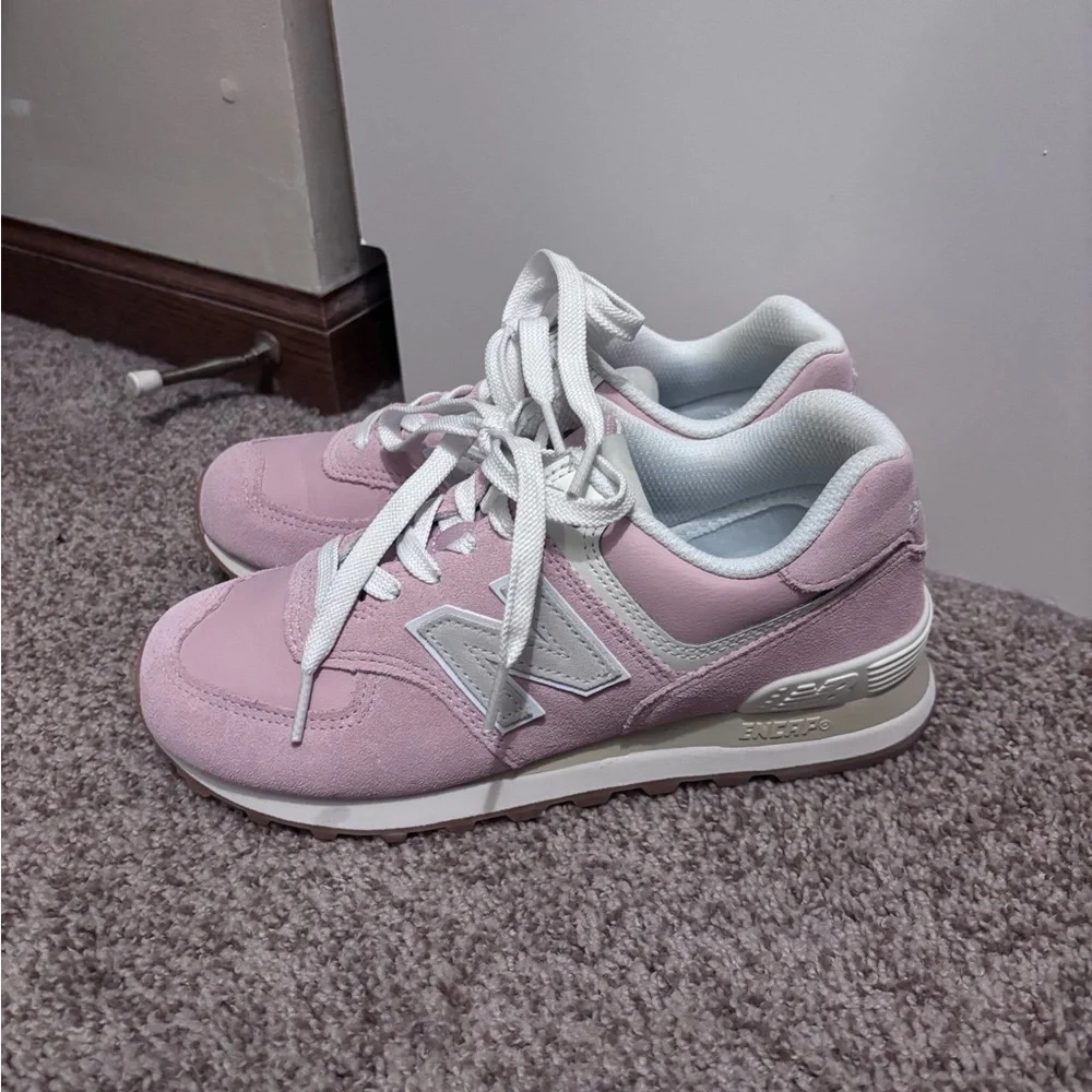 New Balance Pink and White Sneakers Retro Style - Picture 4 of 5